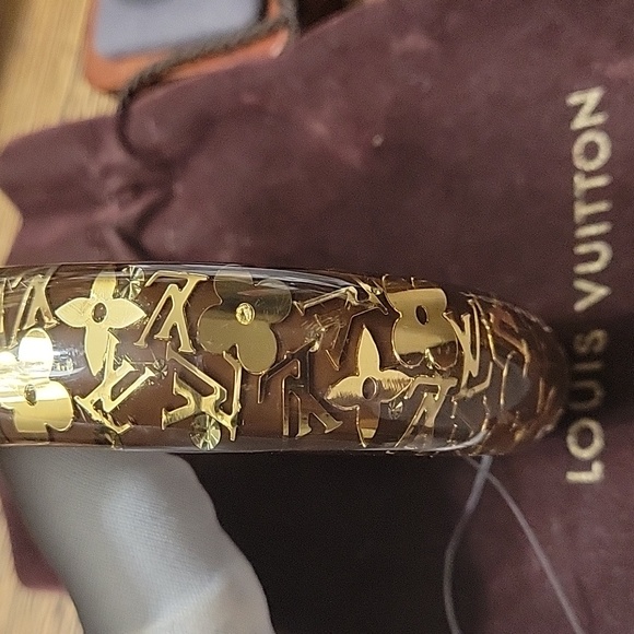 LOUIS VUITTON WIDER INCLUSION RESIN BANGLE - Picture 4 of 7